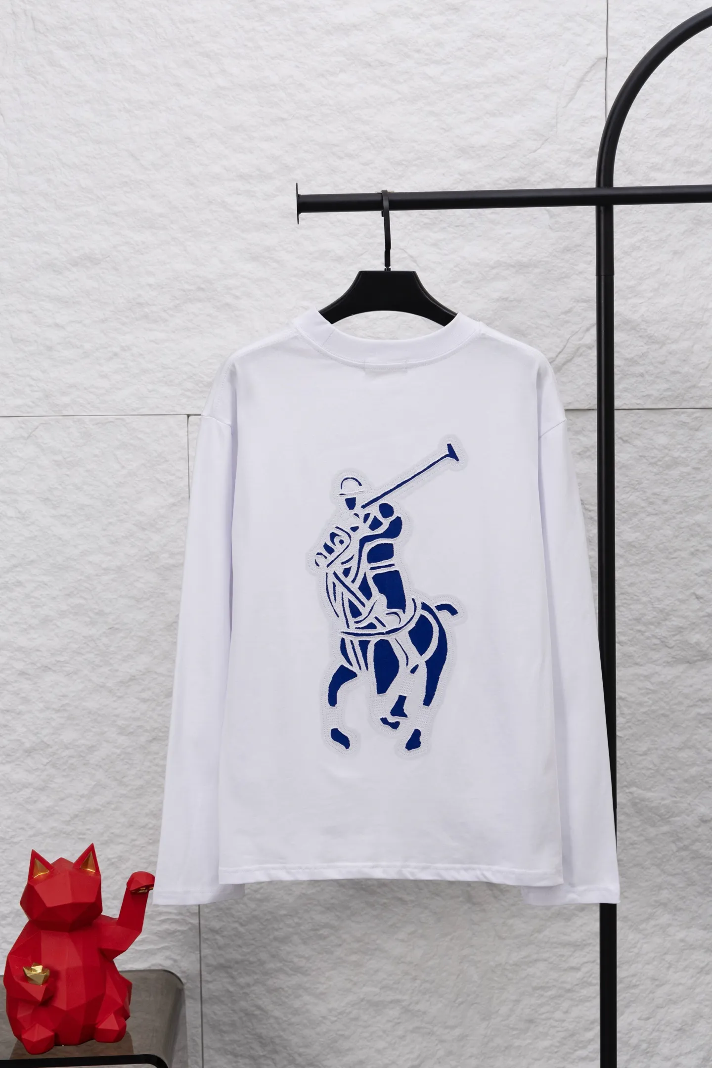 P190 model number/F121 POLO Ralph Lauren new model on the market 25ss 350G heavy washed and worn high-end short sleeves. The front panel is matched with a small logo and the back panel is cut and patched to embroider. A couple's short T. A high-end simple style that you will never get tired of. Pocket patch embroidery is simple style. Advanced temperament. Perfect detail processing💯 The classic logo logo upper body is super good-looking. Fabric: 300g. Version: loose T-shirt. Color: black and white.